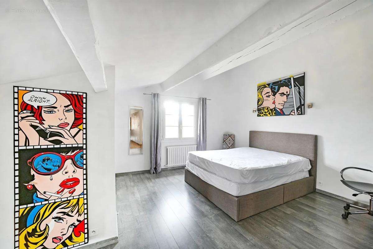 Maison à SAINT-JEAN-DE-MARUEJOLS-ET-AVEJAN