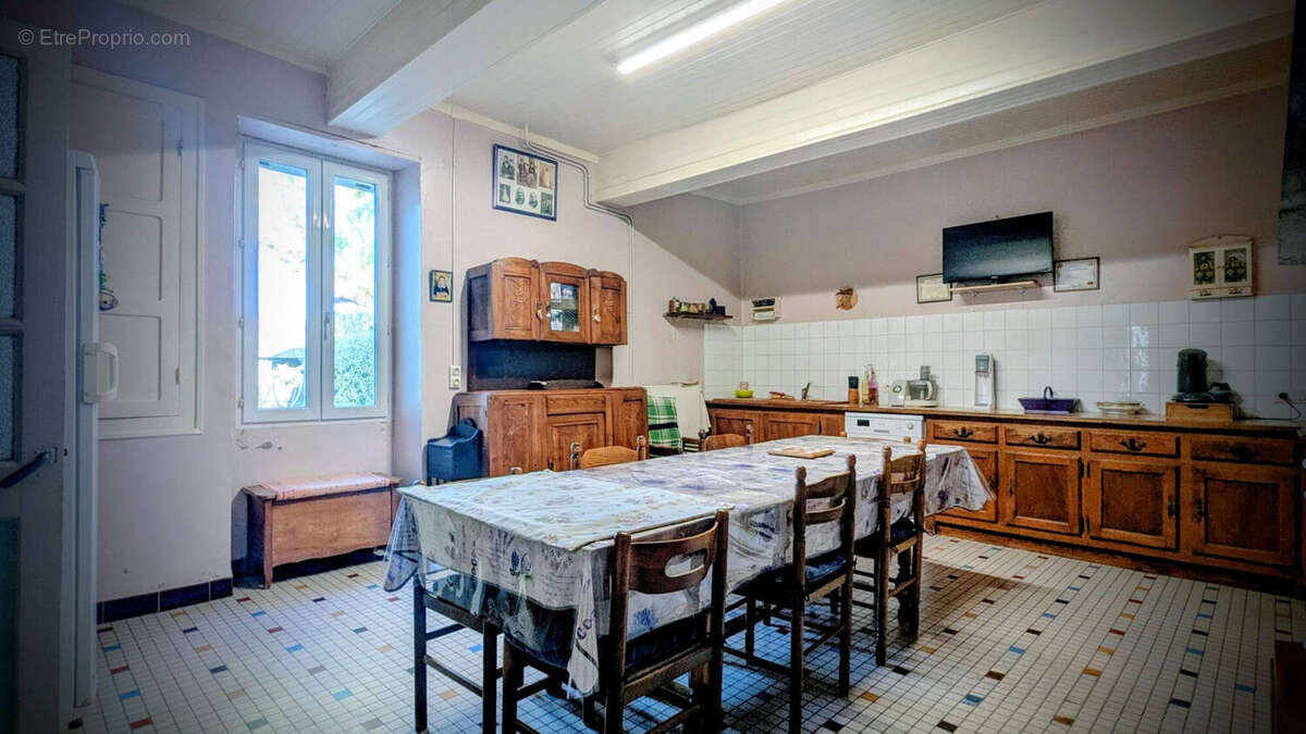 Cuisine, salle à manger - Maison à SAINT-ORENS-POUY-PETIT