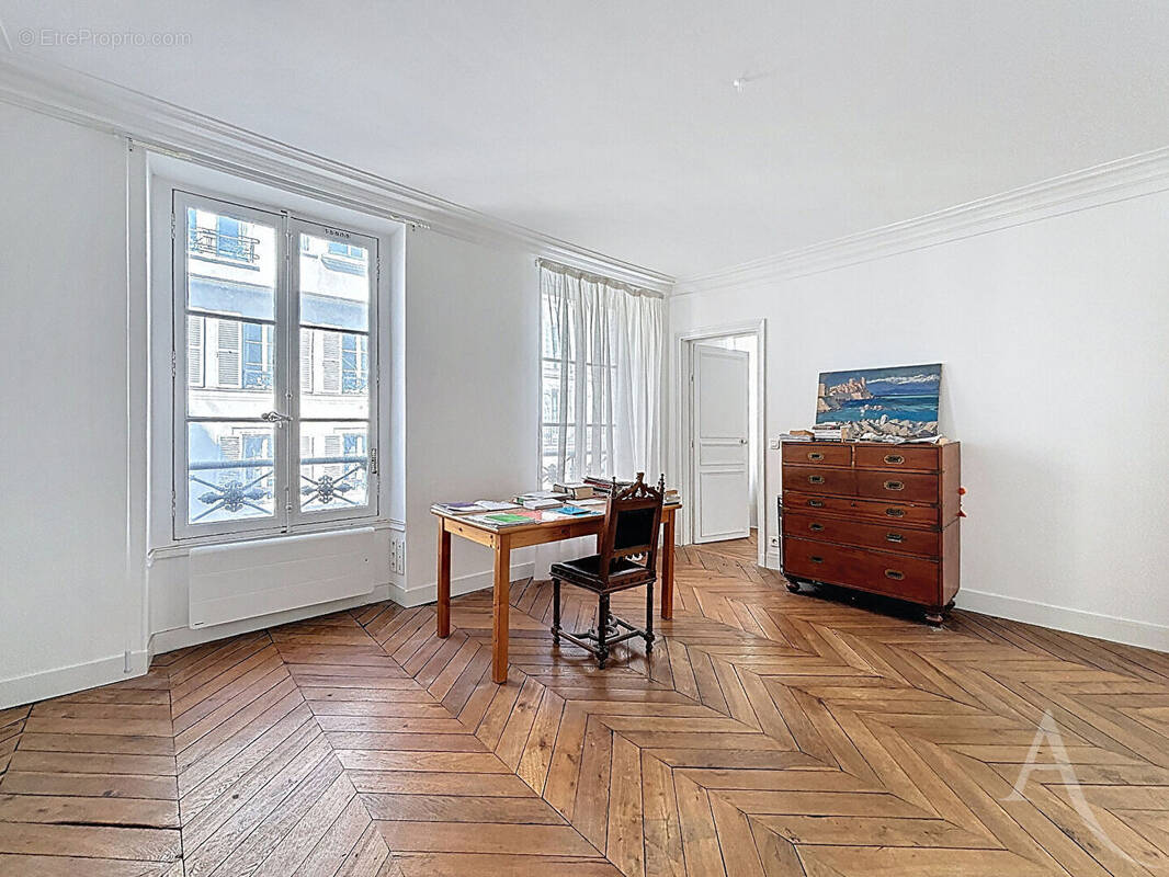 Appartement à PARIS-7E