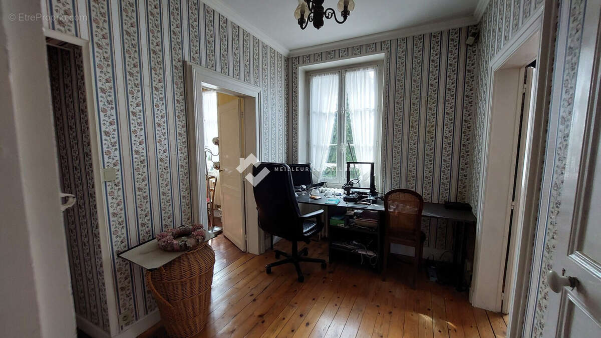 Maison 183 m² à Thoiry  - photo 8