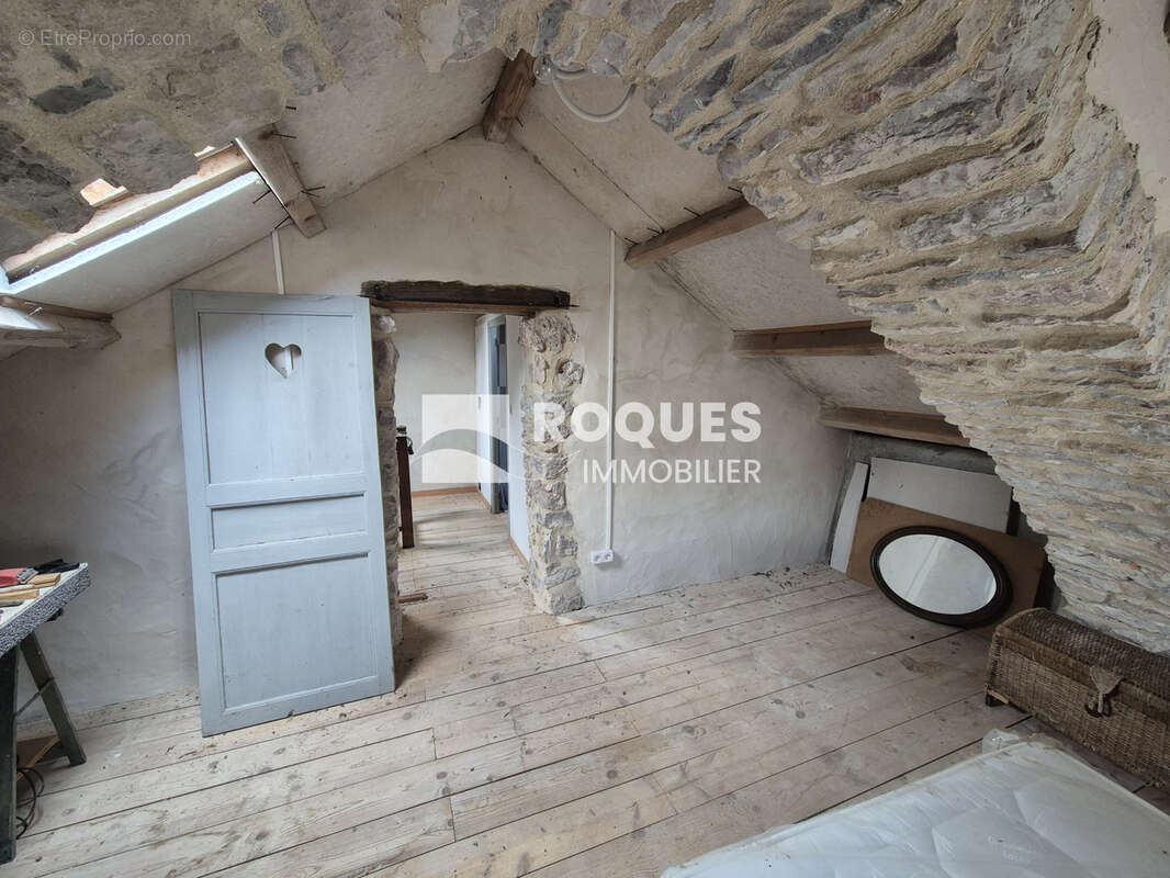 A VENDRE, 15 minutes LE CAYLAR, sur le plateau du Larzac, maison de caractére à rénover avec dépendance et jar - photo 14