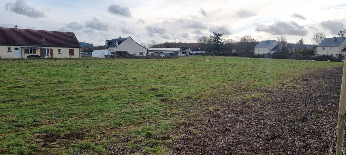 Terrain à LA VILLE-AUX-CLERCS