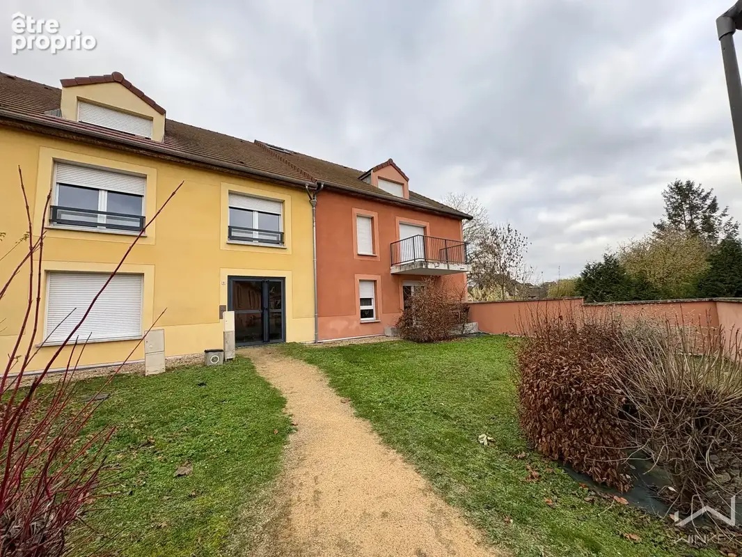 Appartement à FOLLAINVILLE-DENNEMONT