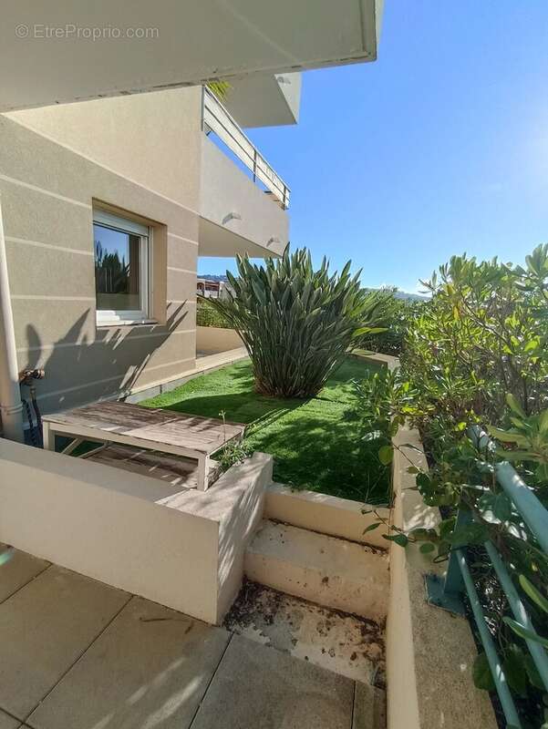 Appartement à SAINT-LAURENT-DU-VAR