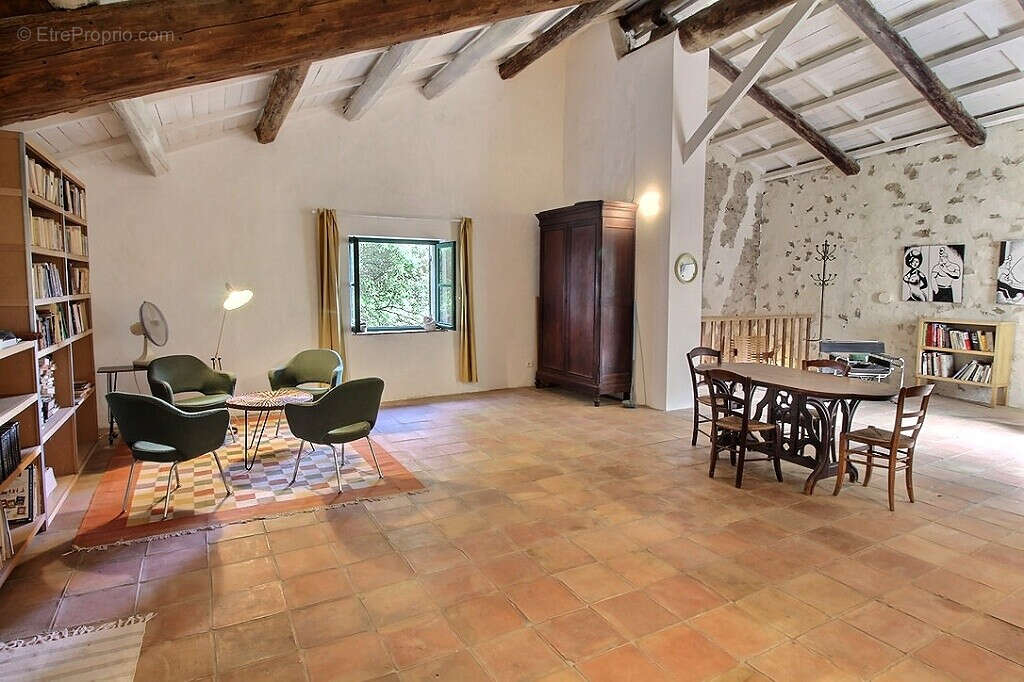 Maison à MORNAS