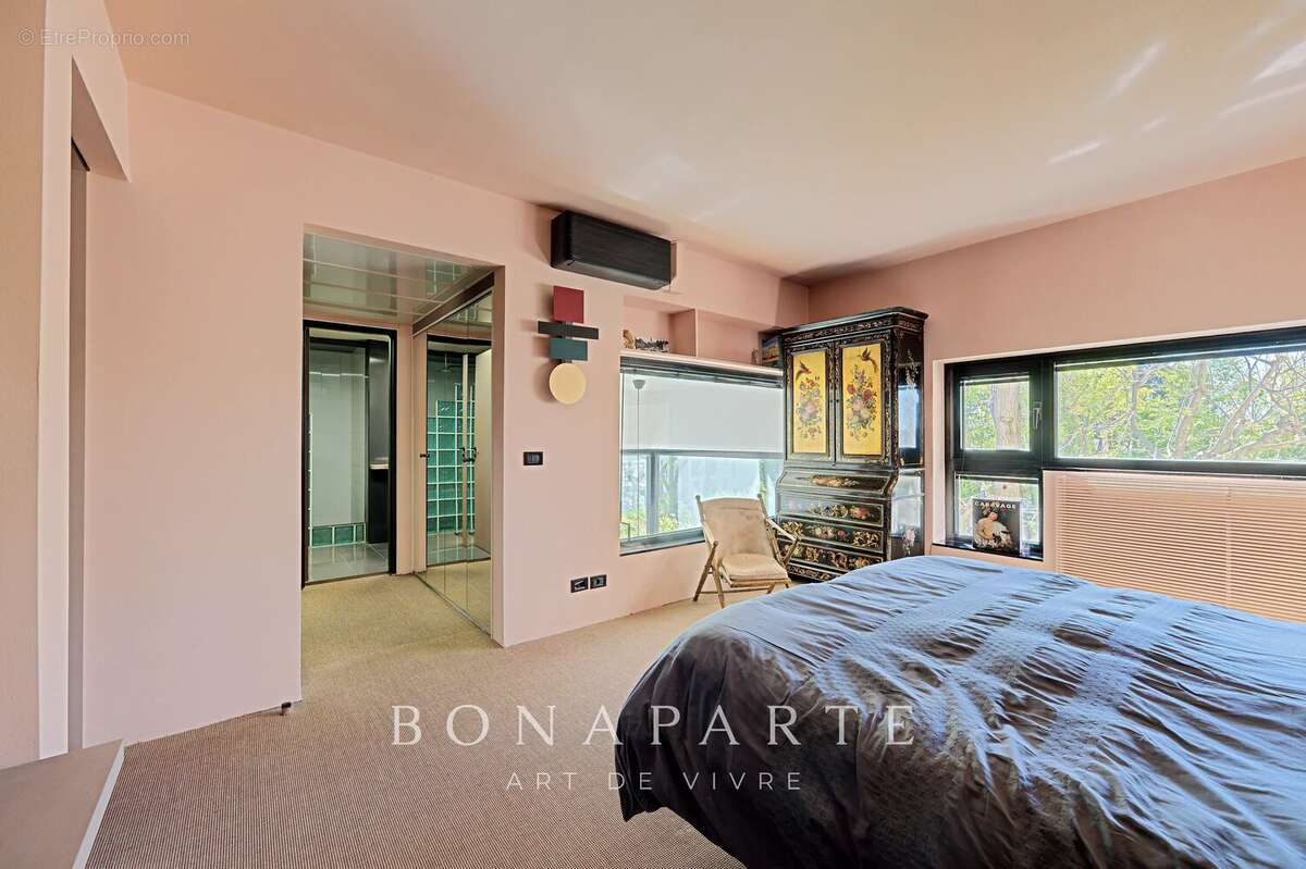 Maison d’architecte – 316 m² habitables – Dépendance indépendante – Piscine intérieure – Sous-sol total – Jardin paysagé de 800  - photo 15