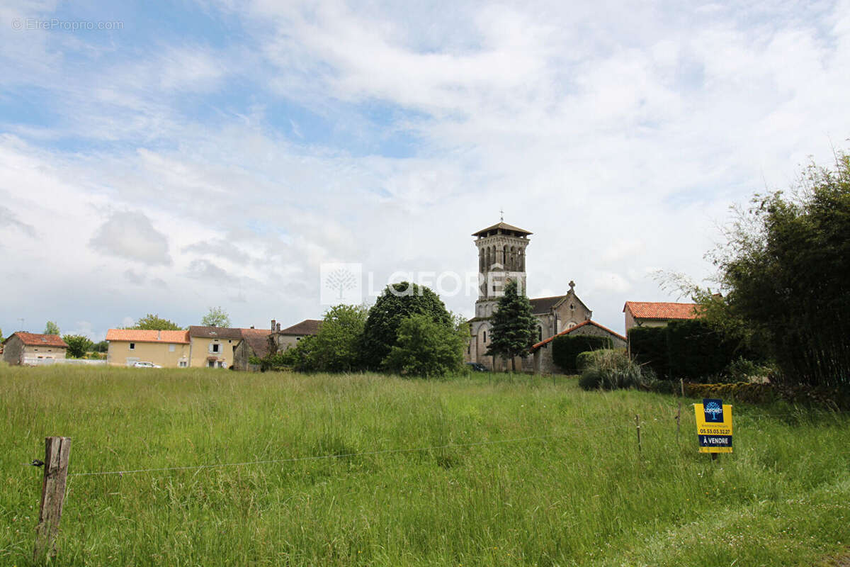 Terrain à CREYSSAC