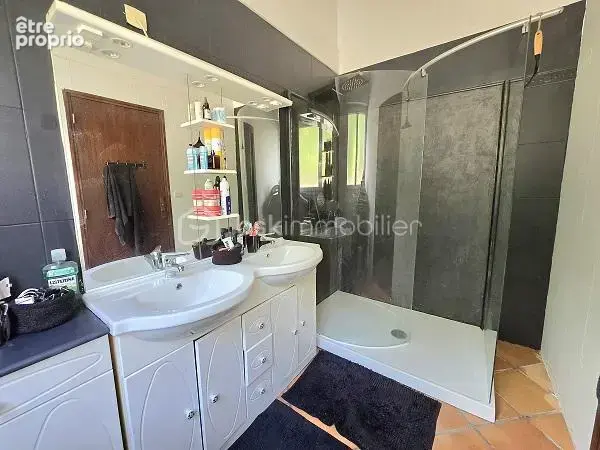 Magnifique longere renovee de 379 m2 avec 4 chambres et piscine sur 1.8 hectare !!! - photo 18