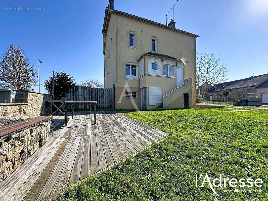 Maison à COMMER
