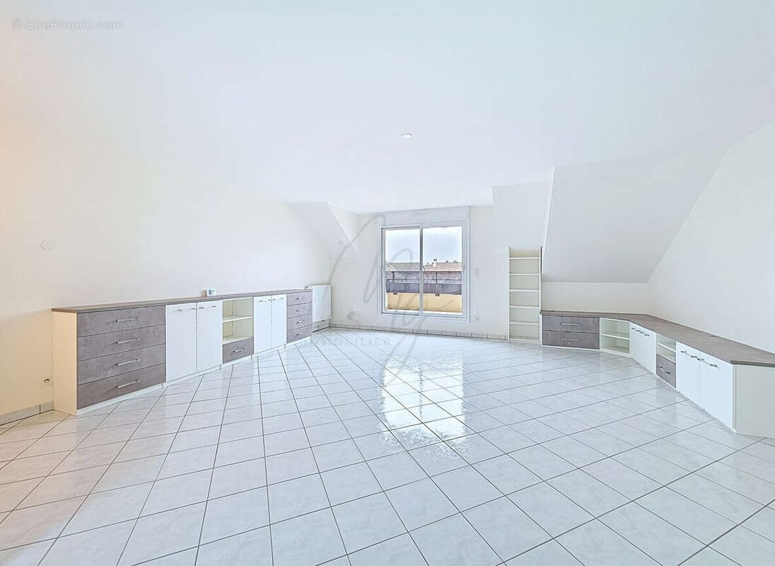 Grande pièce de vie - Appartement à MAUREPAS