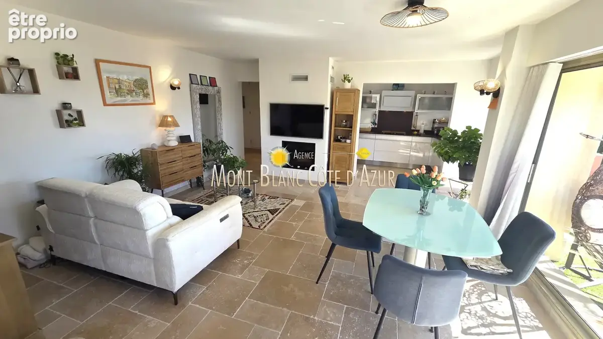 Appartement type villa sur le toit de 80 m2 environ, 3 chambres, vue mer, terrasse 100 m2, garage, cave - photo 12