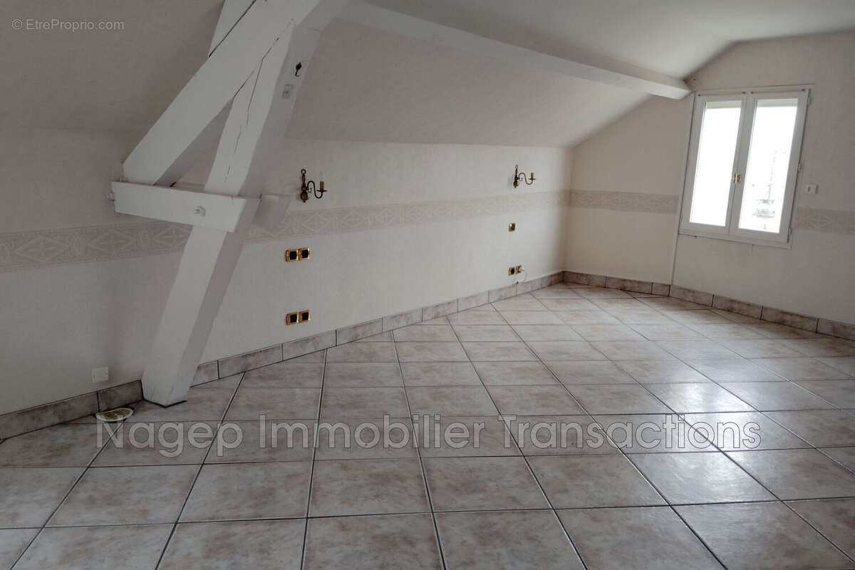 Maison à LE MAYET-DE-MONTAGNE