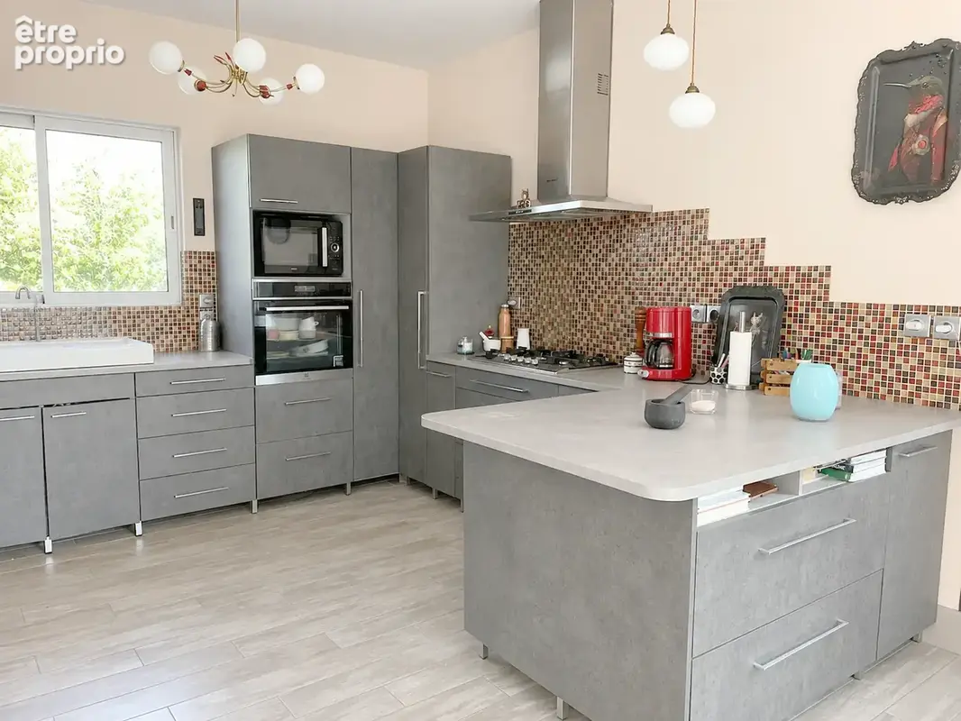 Une EXCLUSIVITÉ Capron Immobilier ! Maison 3 chambres avec grand terrain et dépendances - photo 4