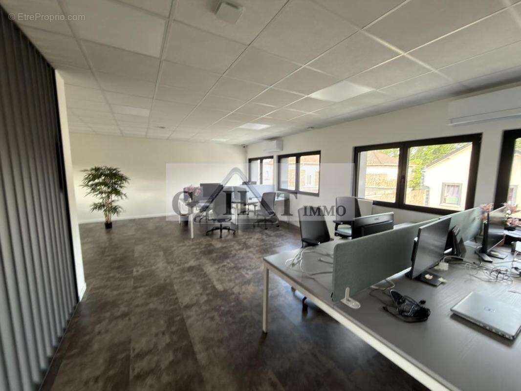 Commerce à VIGNEUX-SUR-SEINE