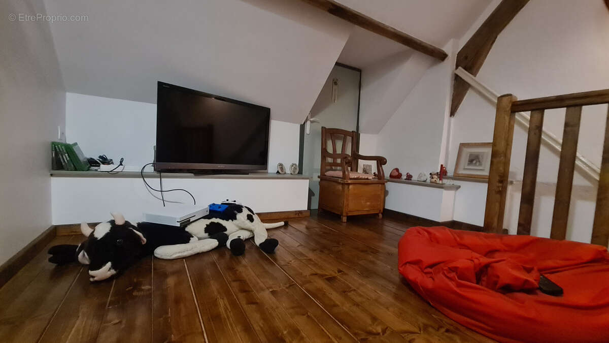 Maison à MONTCAVREL