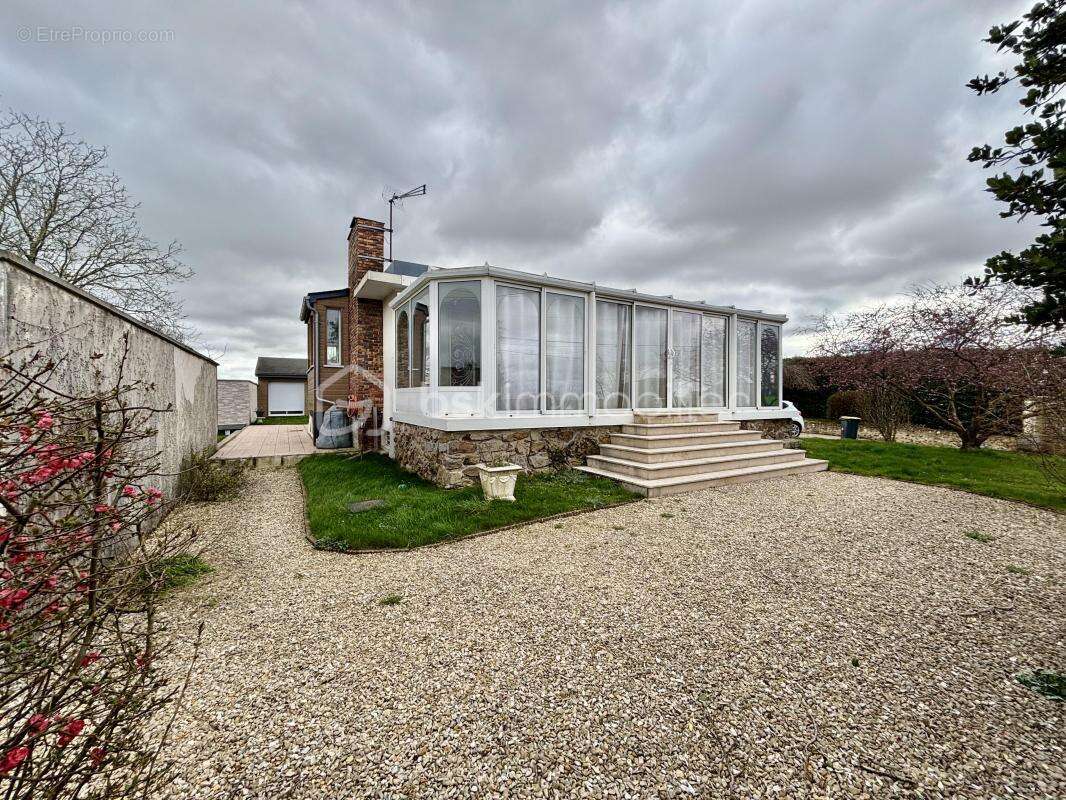 Maison à THORIGNY-SUR-OREUSE