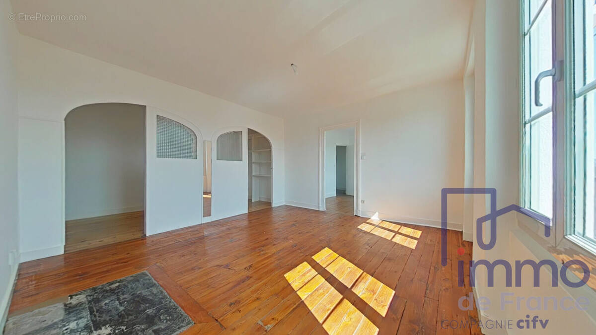 Appartement à SAINT-ETIENNE
