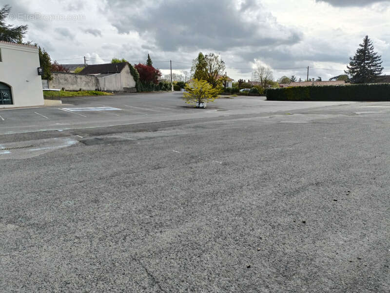 Commerce à AIRVAULT