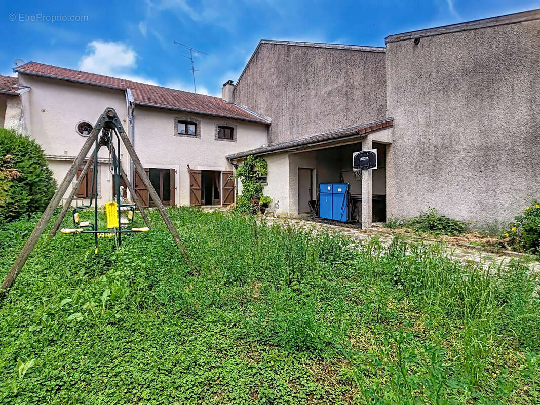 Maison à LAMORVILLE