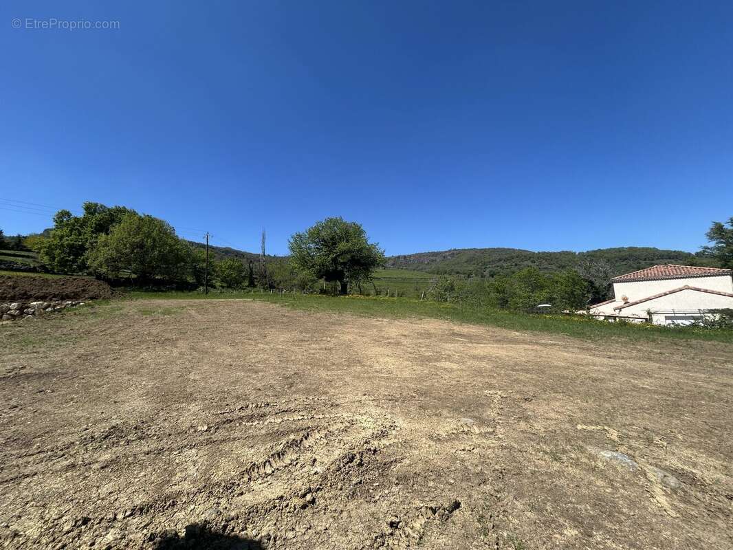 Terrain 1104 m² à Rochessauve  - photo 3
