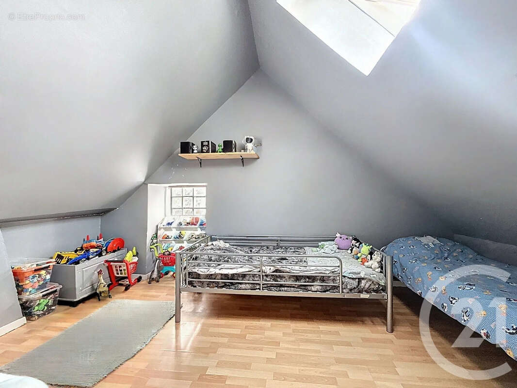 Maison à THORIGNY-SUR-OREUSE