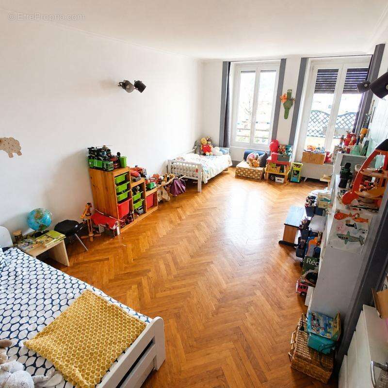 Appartement à NEUVILLE-SUR-SAONE