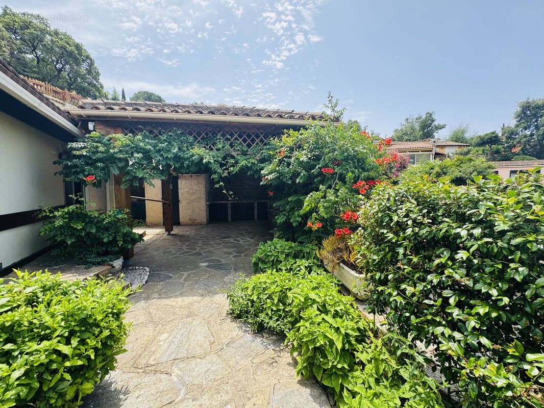 Maison à BORMES-LES-MIMOSAS