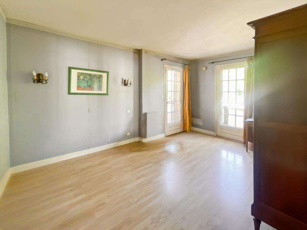  Maison familiale de 188 m² – De beaux volumes et un énorme potentiel ! - photo 18