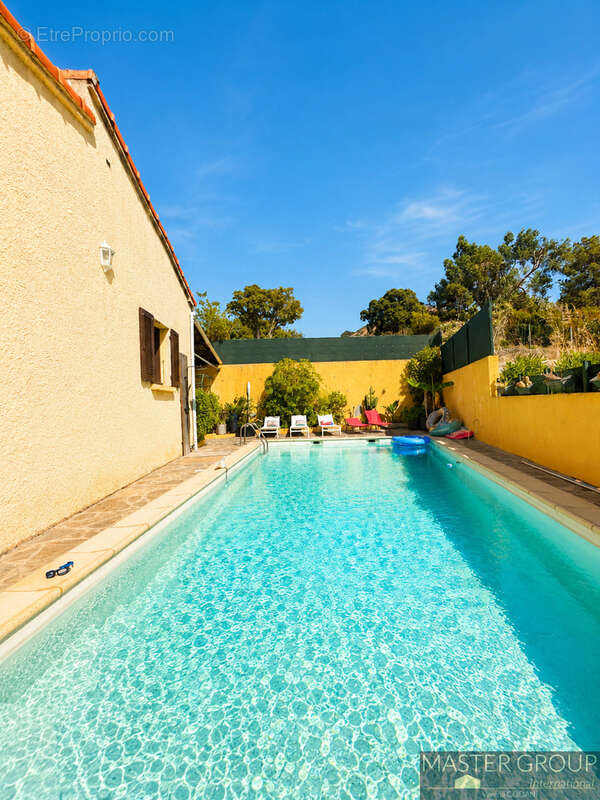AJACCIO   Superbe villa de près de 200 m2 avec piscine, 6 chambres, deux appartements indépendants, garage et - photo 31