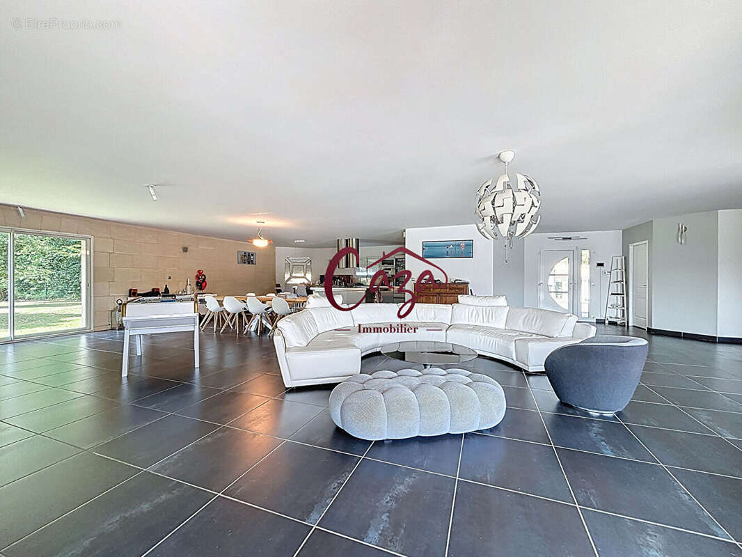 Maison à FARGUES-SAINT-HILAIRE