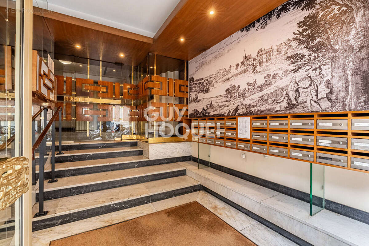 Appartement à PARIS-16E