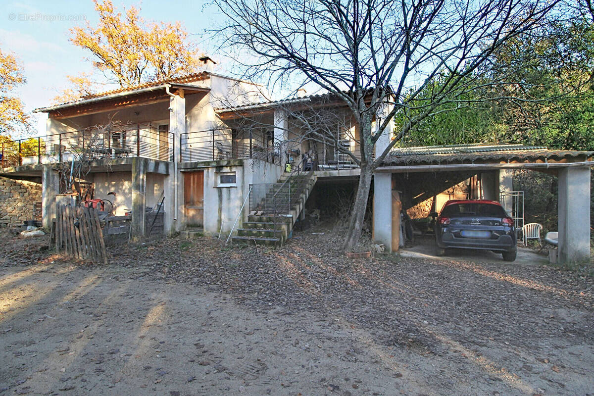 Maison à ENTRECASTEAUX