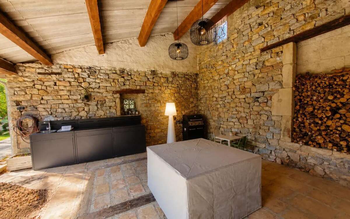 Maison de 10 pièces de 196 m² à Saint-Paul-le-Jeune - photo 5