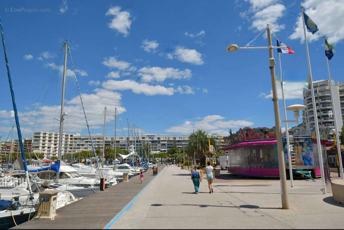 Commerce à LA GRANDE-MOTTE