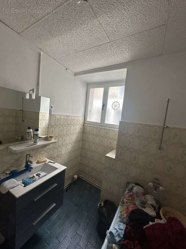 Maison à LA ROCHE-CHALAIS