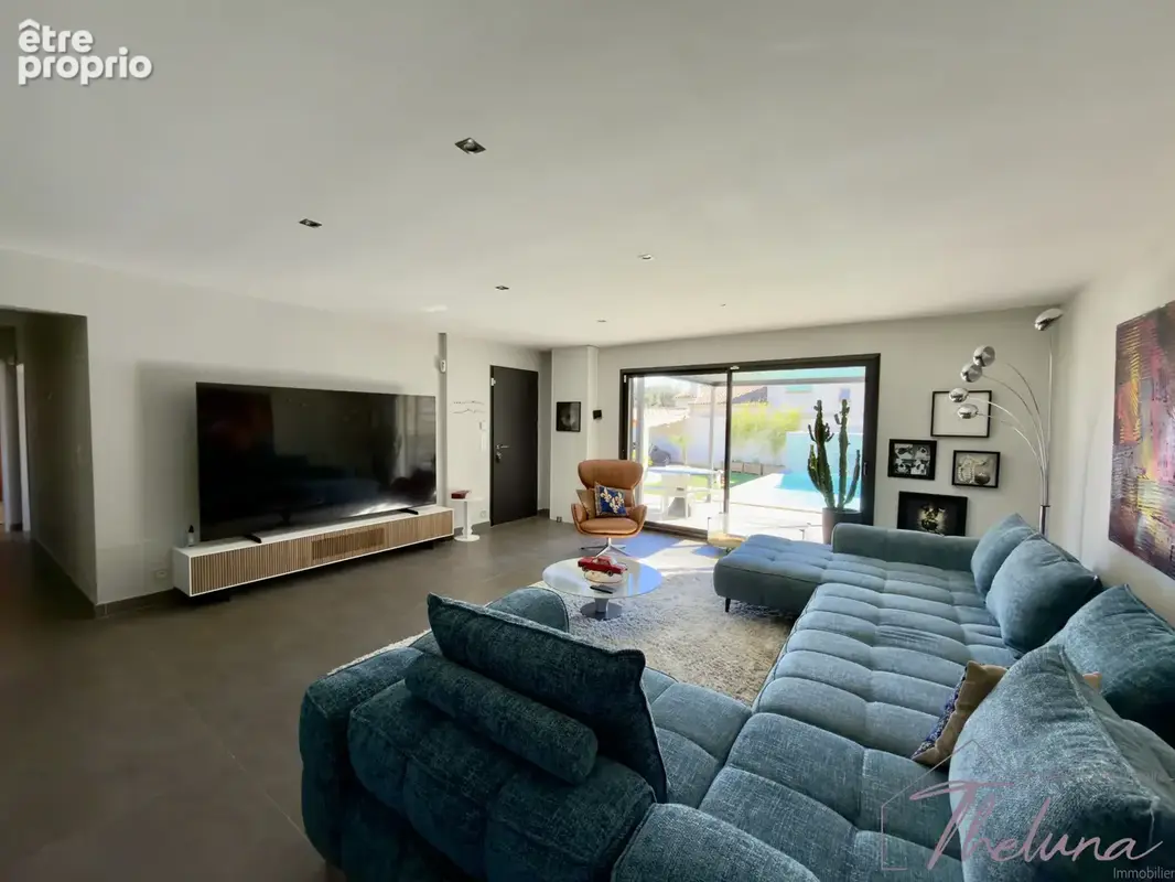 COMPS   Villa contemporaine de plain-pied de 110 m2 avec piscine, pièce de vie de 55 m2 et vue dégagée - photo 4