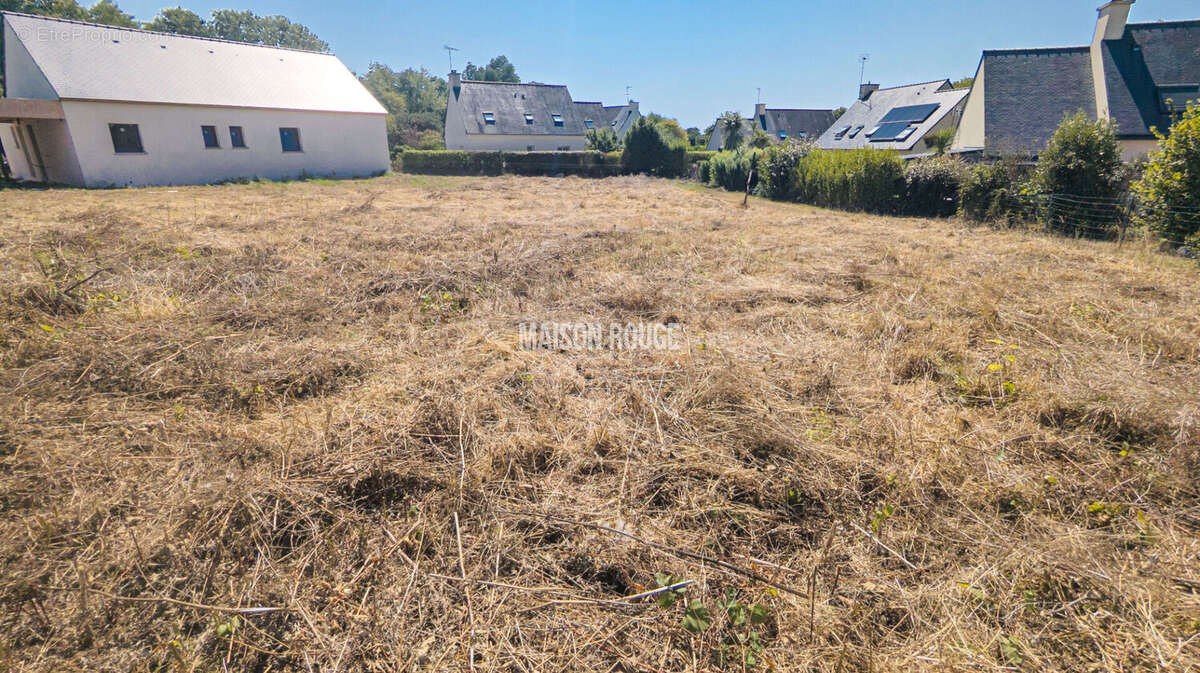 Terrain constructible de 969 m² - Au bourg de Trédarzec - photo 3