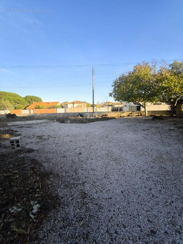 Terrain à SAUVIAN