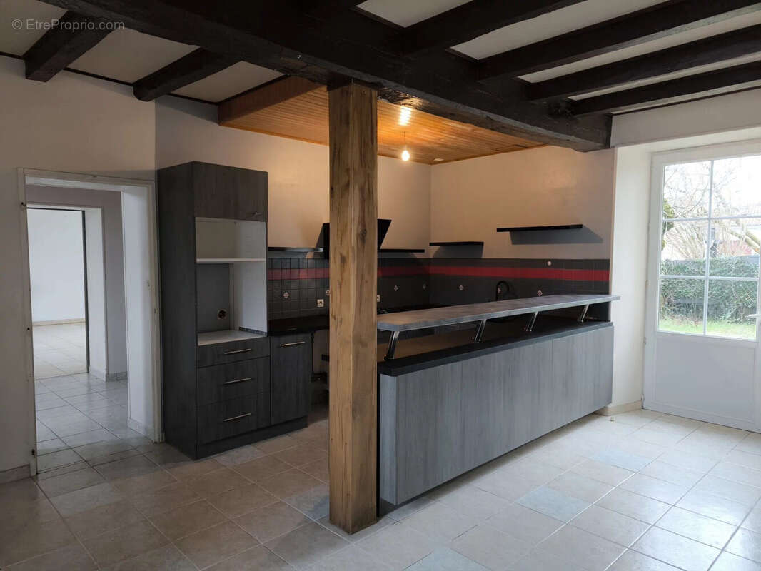 Maison 145 m² à Roumazieres-Loubert  - photo 6