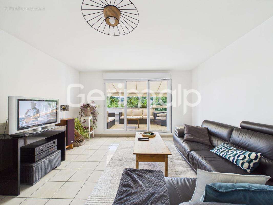 Vente - Appartement - 3 pièces + cuisine - 69,40 m² - 430 000 € - photo 3