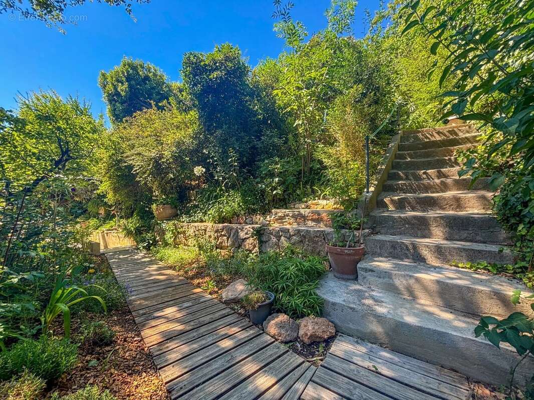 NICE-LANTERNE: Maison 4-5 pièces avec jardin - photo 9