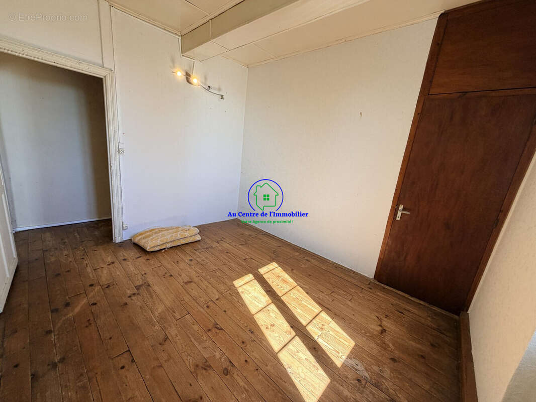 Maison à SAINTE-COLOMBE-EN-BRUILHOIS