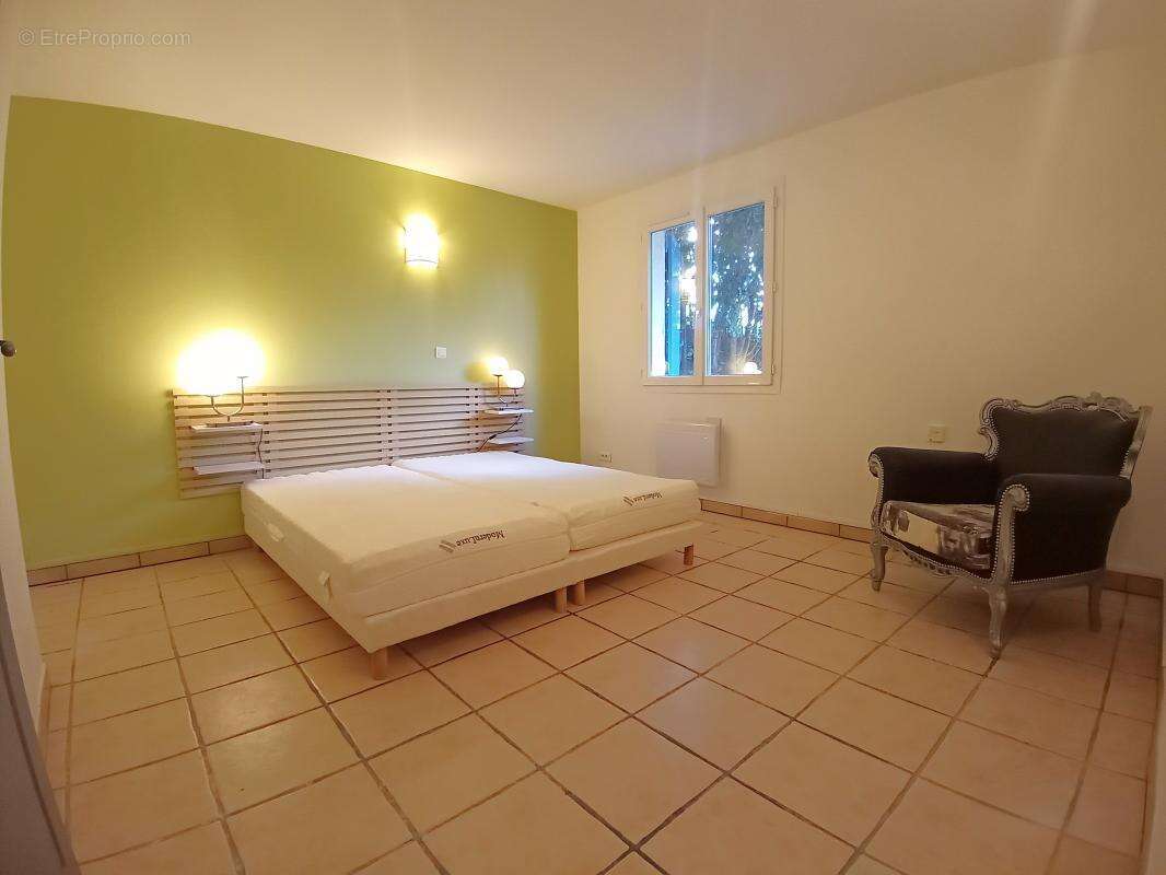 Maison à CAMARET-SUR-AIGUES