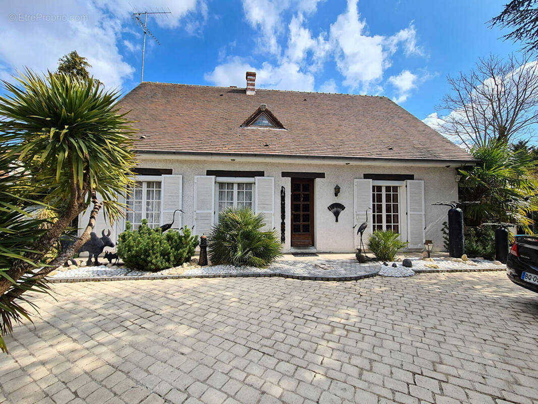 Maison à SAINT-PRYVE-SAINT-MESMIN