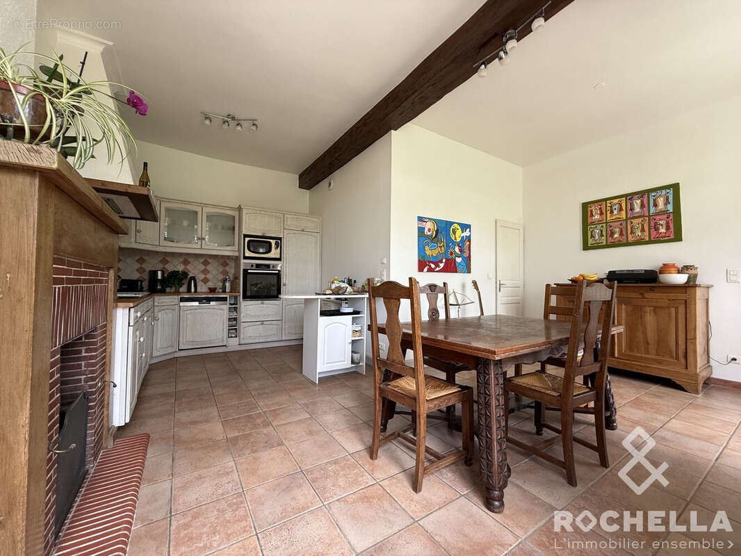 Maison 305 m² à Saint-Jean-D'angely  - photo 7