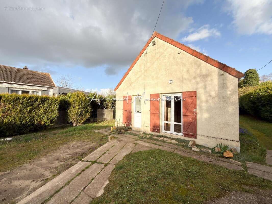 Photo 2 - Maison à THIERS-SUR-THEVE