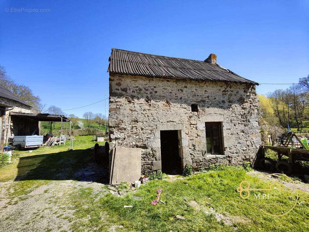 Maison à SAINT-GEORGES-LE-GAULTIER