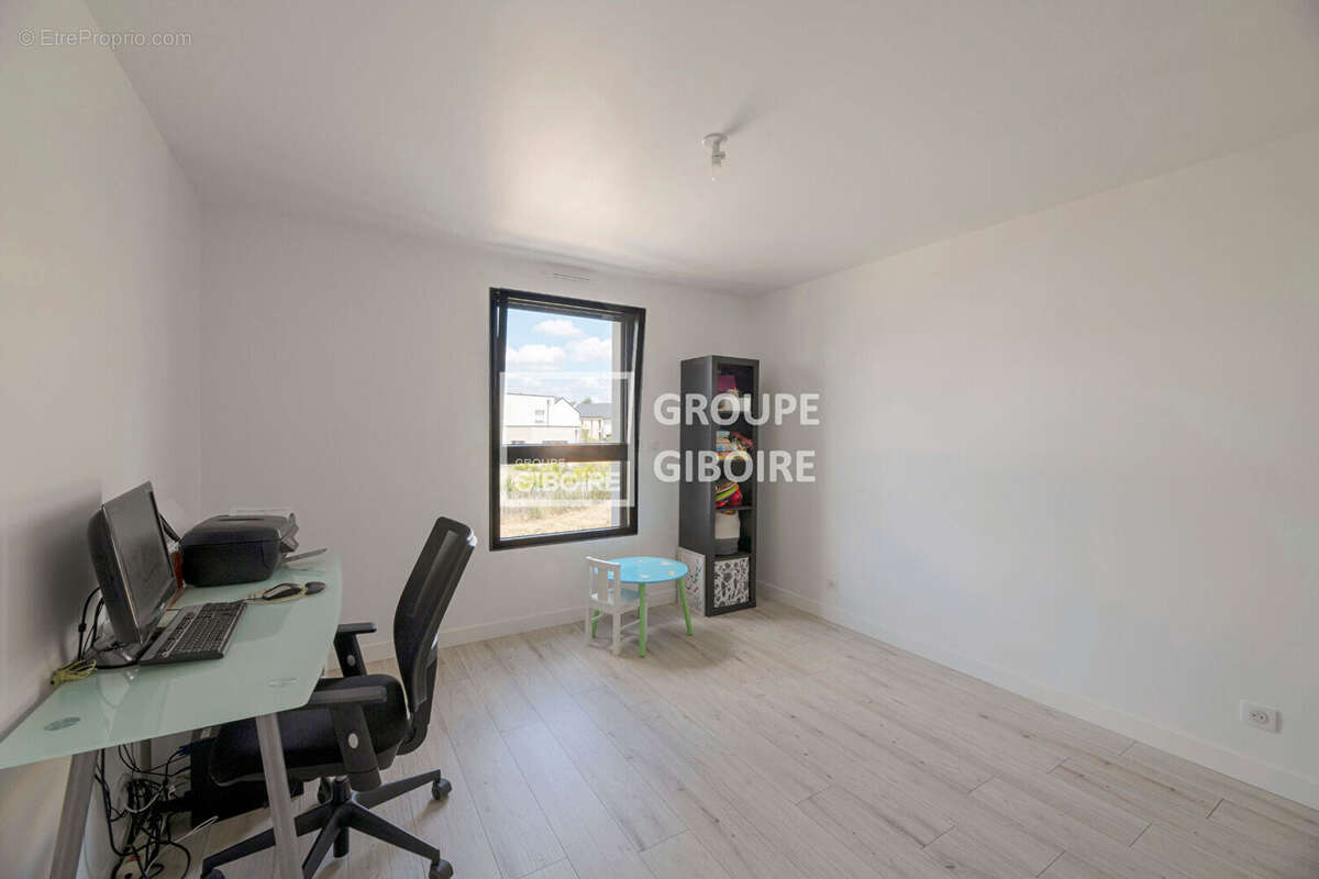 Maison à LA CHAPELLE-DES-FOUGERETZ