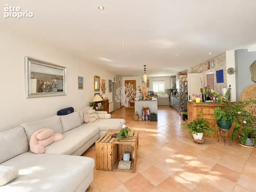 Maison de plain-pied 131 m2   Terrain de 2 000 m2 avec piscine et pool house - photo 6