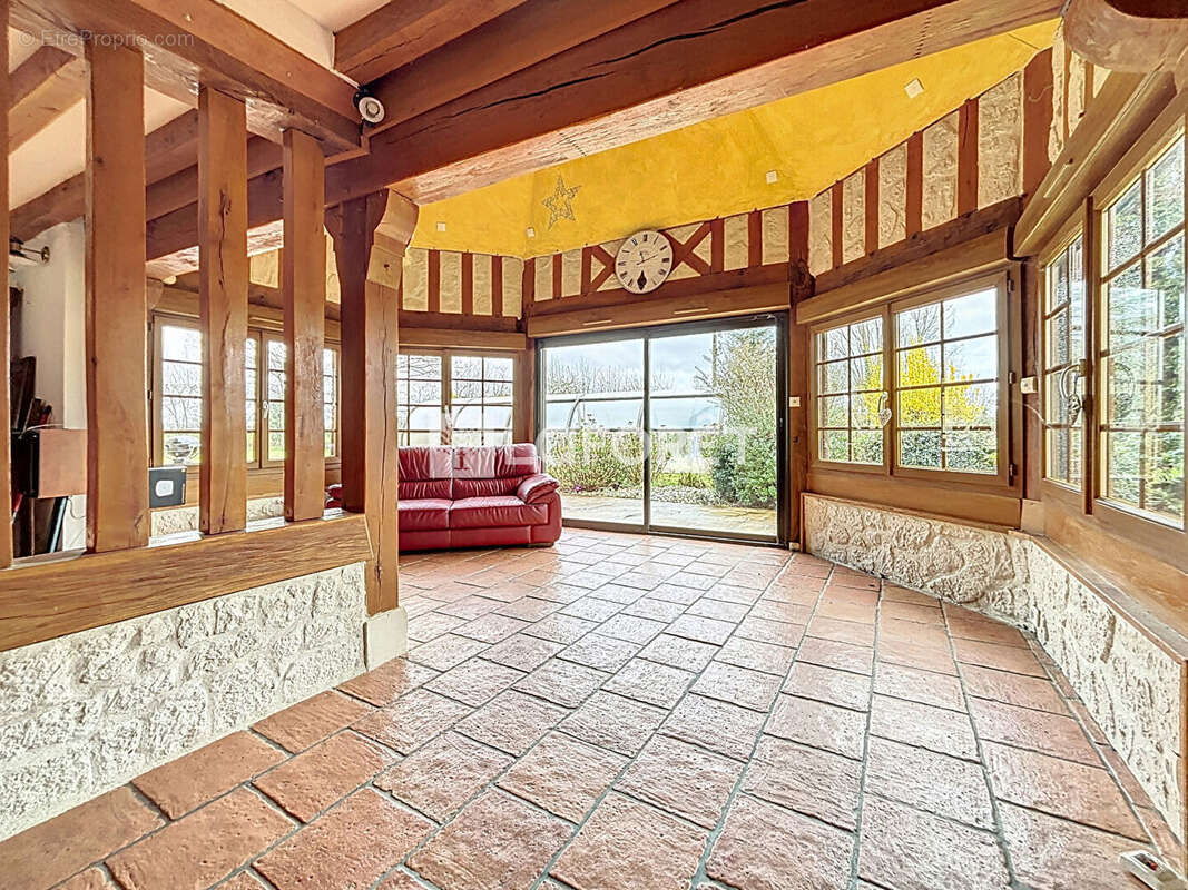 Maison à FAUGUERNON